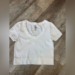 One Step Up S/M size white ribbed short sleeve crop with edging at bottom hem